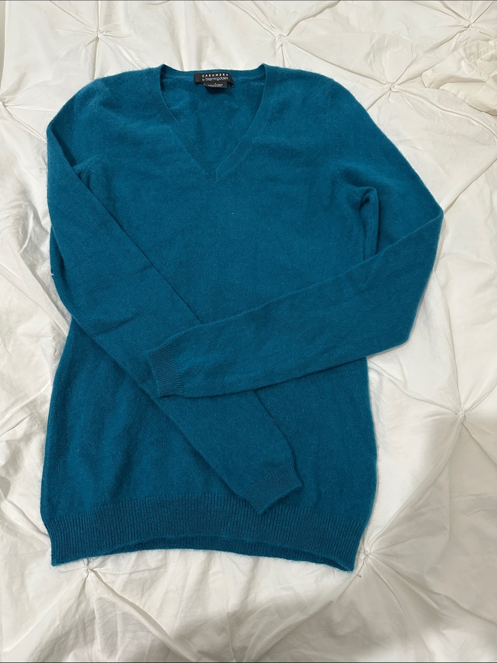 Bloomingdale's Teal V-Neck Cashmere Sweater